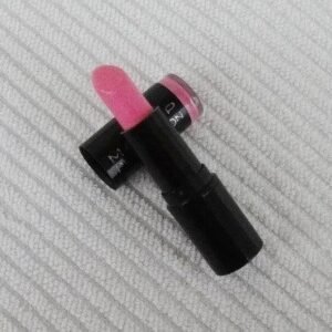 MakeupRevolutionAmazingLipstickSweetheart4.jpg